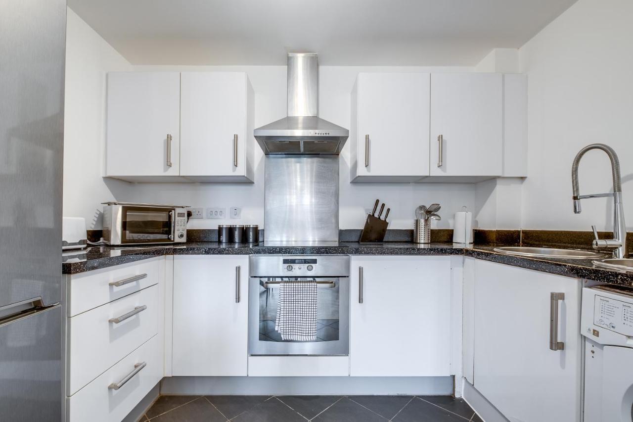 Stylish 4Th Floor 2 Bedroom En Suite City Centre Apartment With Parking By Azura Nights Birmingham Extérieur photo