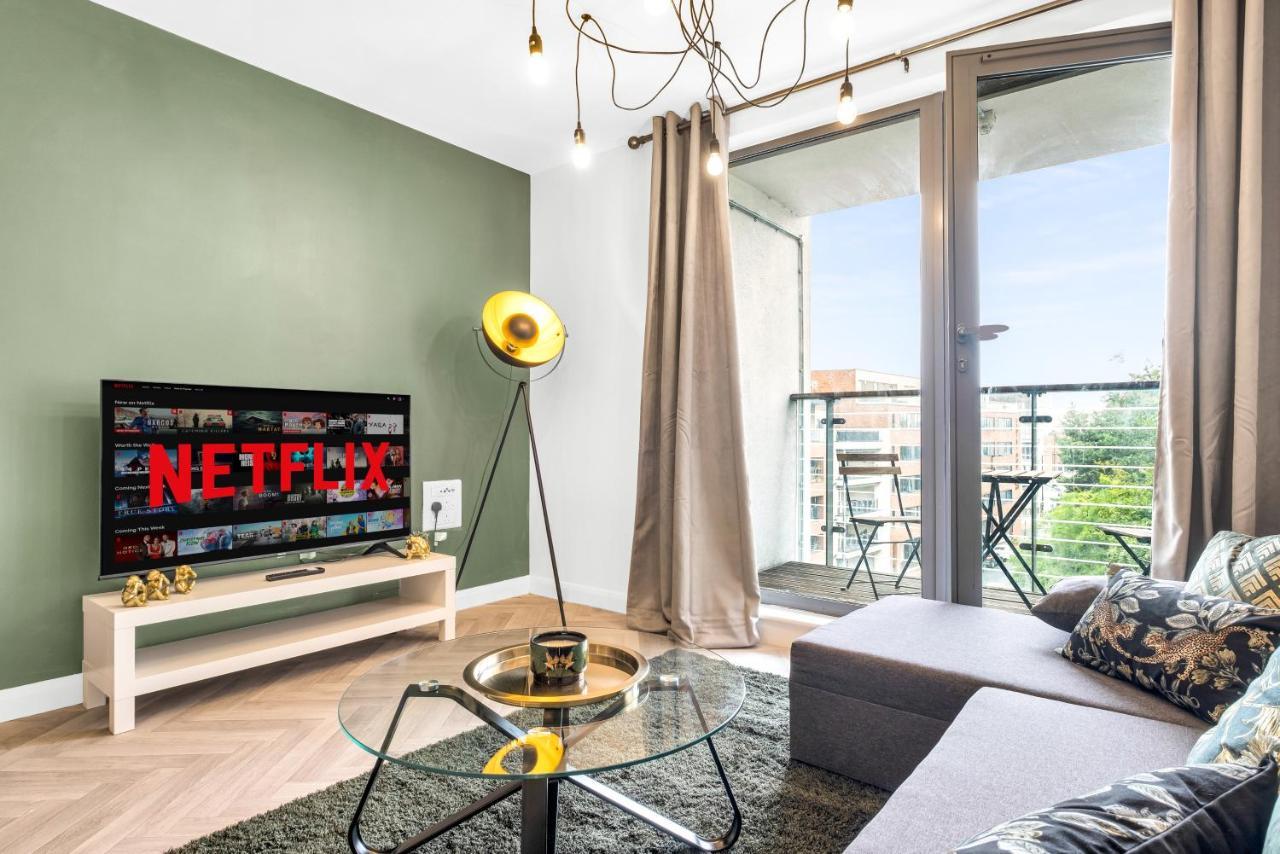 Stylish 4Th Floor 2 Bedroom En Suite City Centre Apartment With Parking By Azura Nights Birmingham Extérieur photo