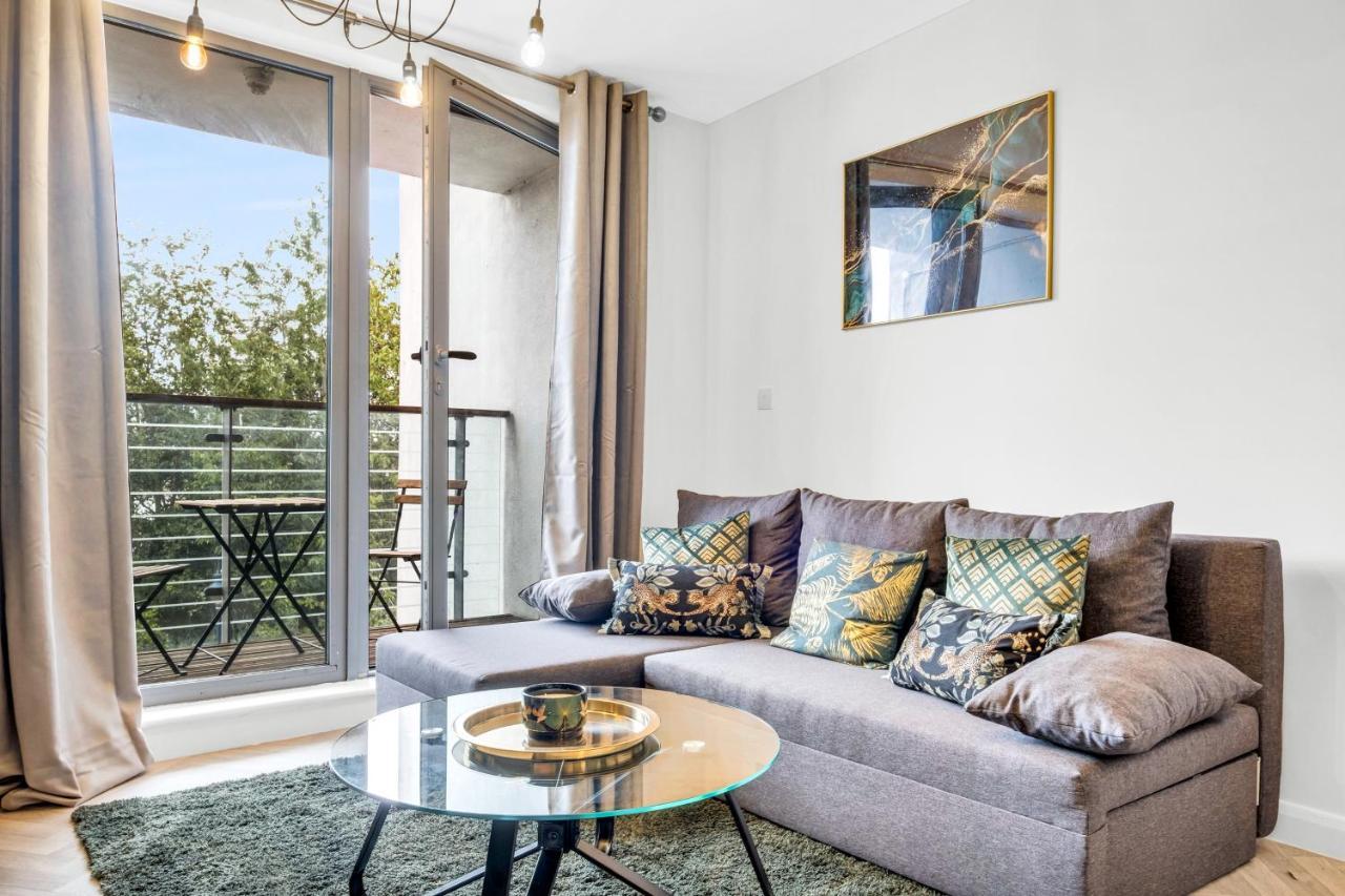 Stylish 4Th Floor 2 Bedroom En Suite City Centre Apartment With Parking By Azura Nights Birmingham Extérieur photo