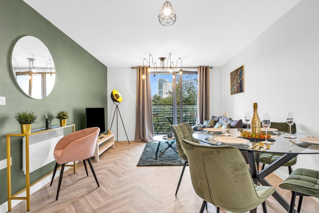 Stylish 4Th Floor 2 Bedroom En Suite City Centre Apartment With Parking By Azura Nights Birmingham Extérieur photo